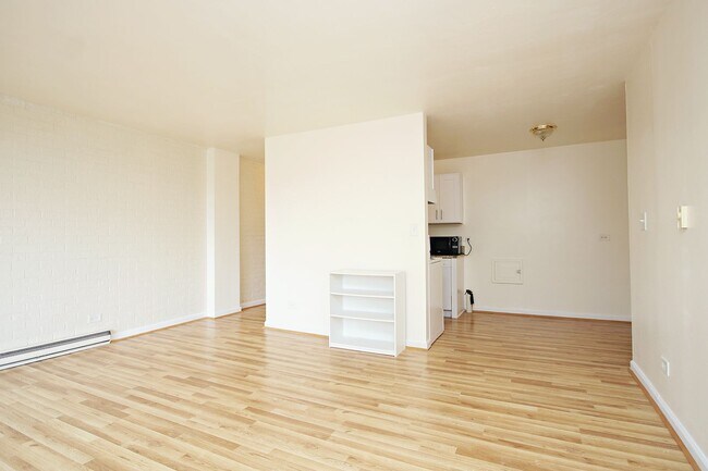 Building Photo - Student-Friendly Apartment Near Scott Stad...