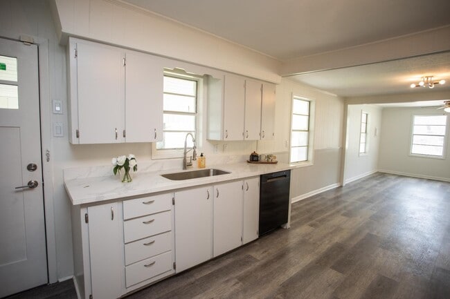 Building Photo - 408 Martin Luther King Jr Dr