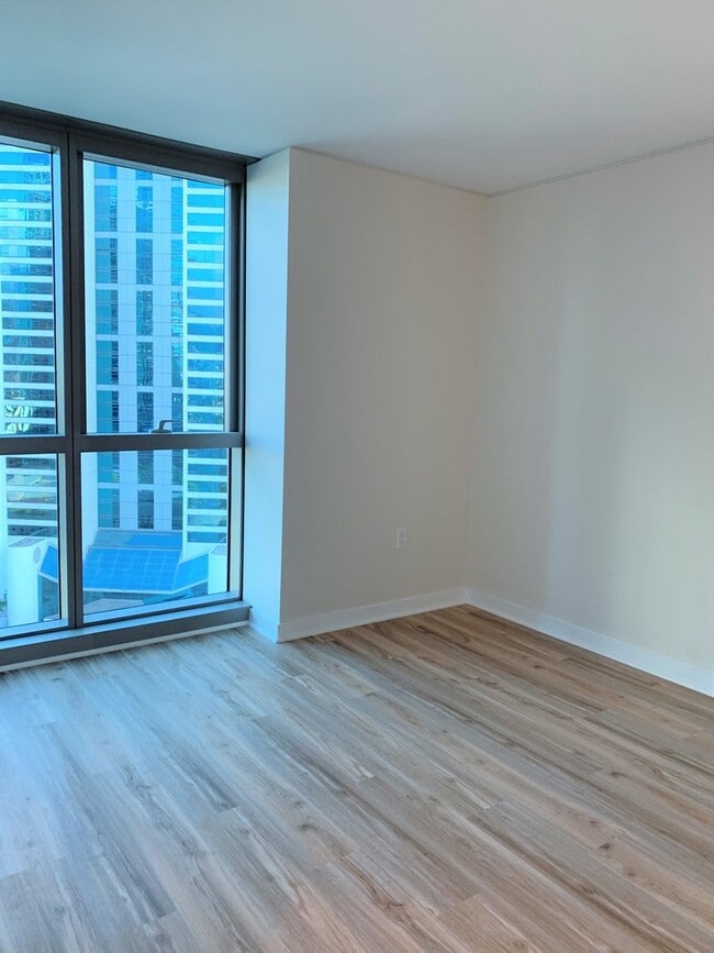 Building Photo - 3 Bedroom 2 Bath 2 Parking in Beautiful Koolani in Ward Village / Ala Moana Area