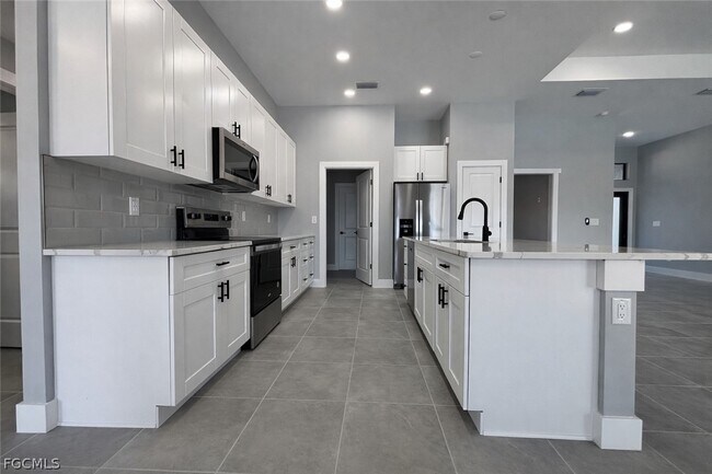 Building Photo - 224 SE 13th Terrace