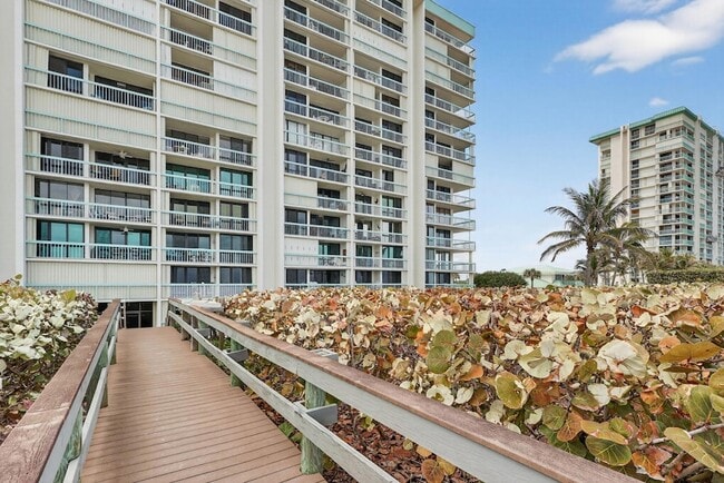 Building Photo - 9940 S Ocean Dr