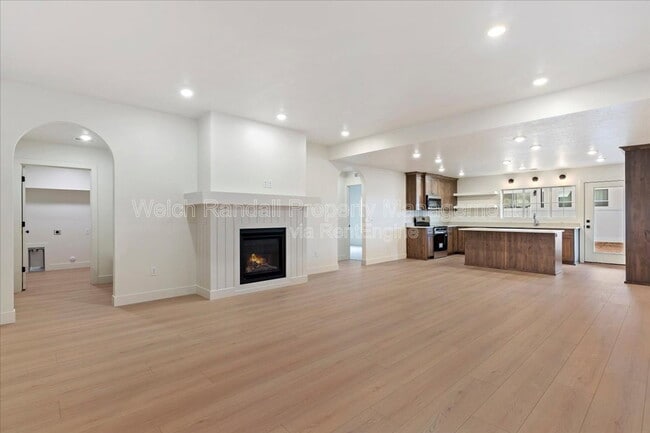 Building Photo - 834 E 300 N