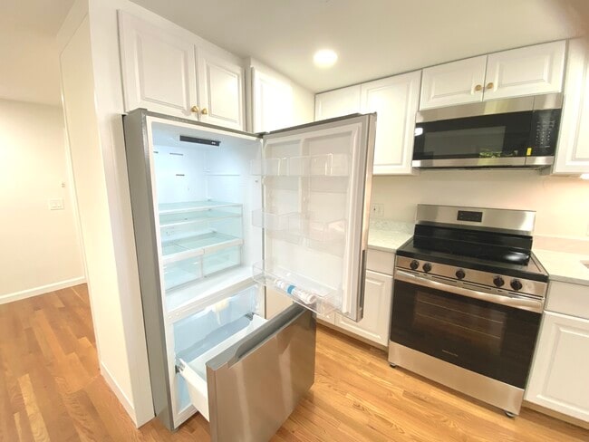 Building Photo - 197 W Wyoming Ave