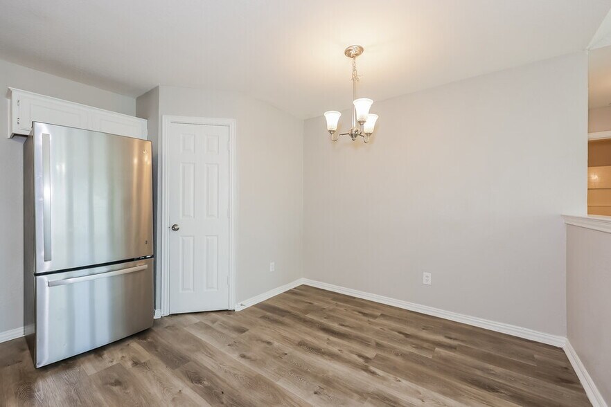 Building Photo - 6601 Basswood Dr