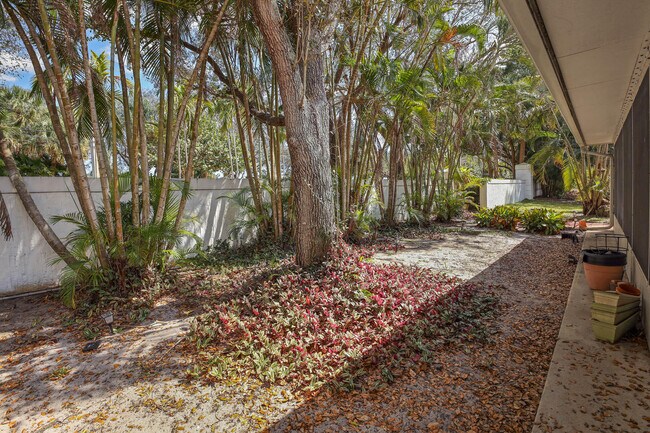 Building Photo - 13596 Weyburne Dr