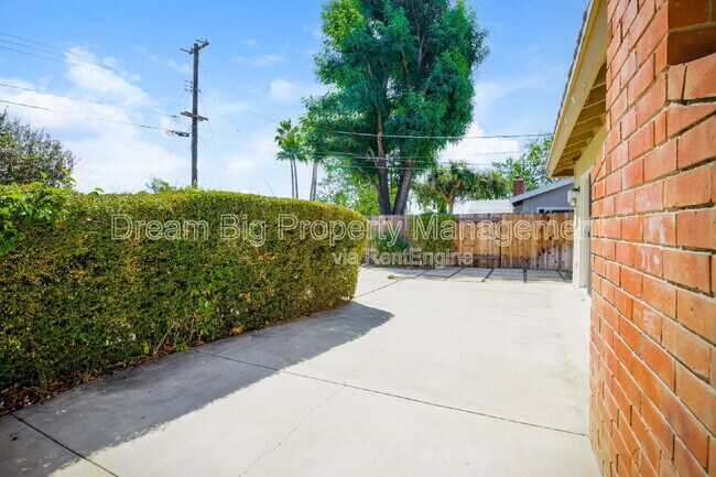 Building Photo - 5155 Harriett Cir