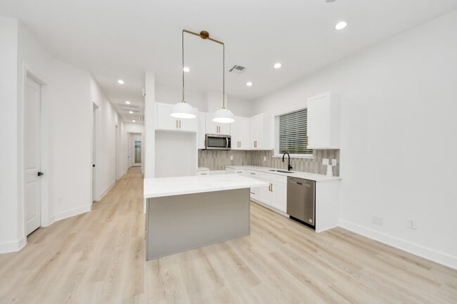 Building Photo - 6930 Liverpool St