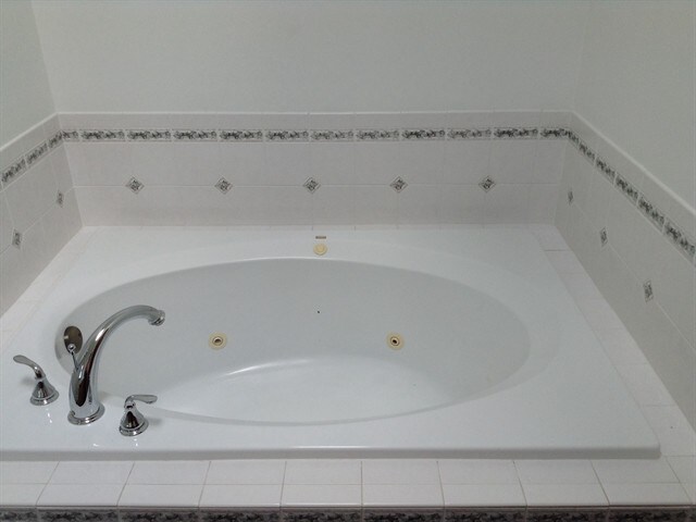 Building Photo - 1404 Lily Cache Ln