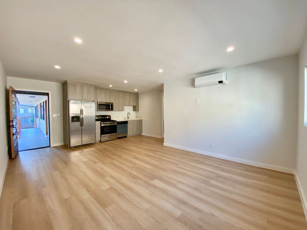 Building Photo - 3207 W 3rd St