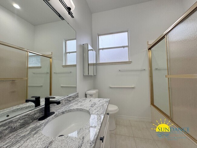 Building Photo - Spacious & Stylish 4-Bedroom Home Near Hurlburt AFB!