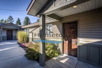 Building Photo - Newer 2 Bed 1 Bath Cottage Centrally Locat...