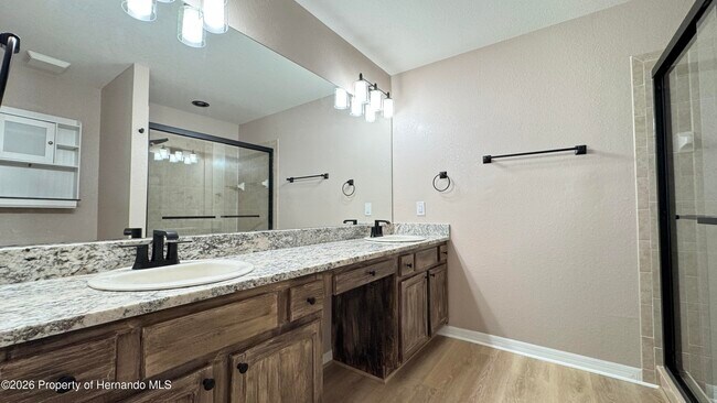 Building Photo - 10 Bellis Ct