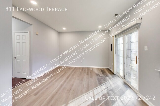 Building Photo - 811 Lacewood Terrace