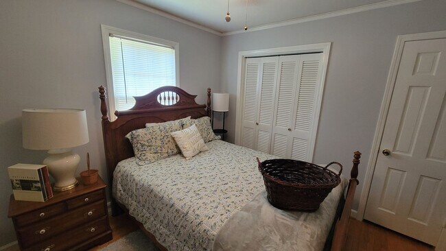 Building Photo - 4 Bed, 2.5 Bath Home Available in Taylors