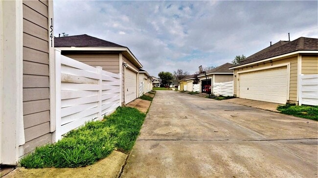 Building Photo - 1535 Nichole Woods Dr