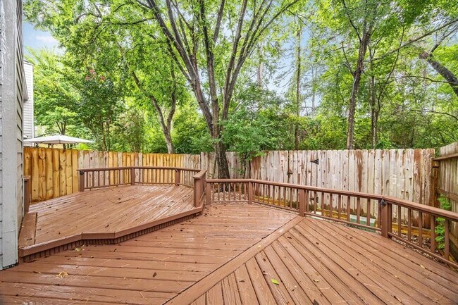 Building Photo - 227 Blushwood Pl