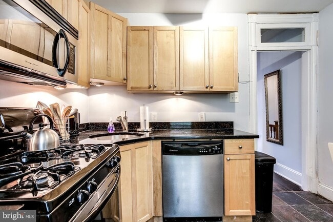 Building Photo - 1211 33rd St NW