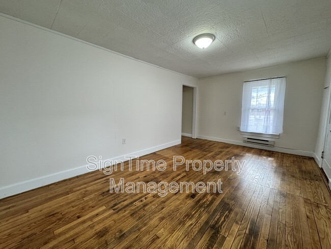 Building Photo - 419-417 Salem Avenue - 2 Fl