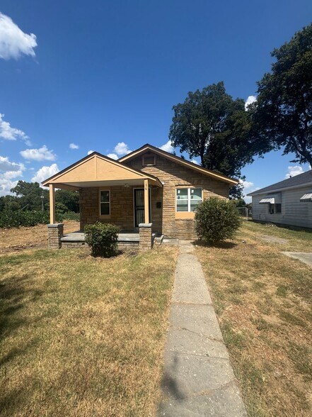 Building Photo - 156 S Pkwy E