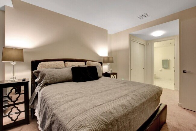 Building Photo - 4471 Dean Martin Dr