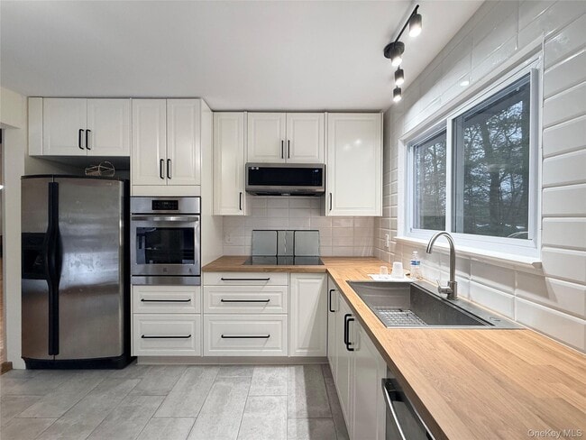 Building Photo - 15 Norfolk Ct