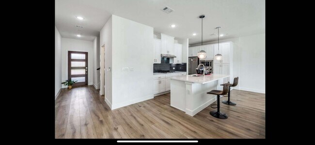 Building Photo - 5629 Woodlands Dr