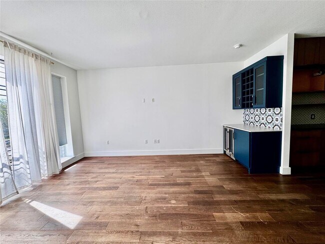 Building Photo - 3114 S Congress Ave