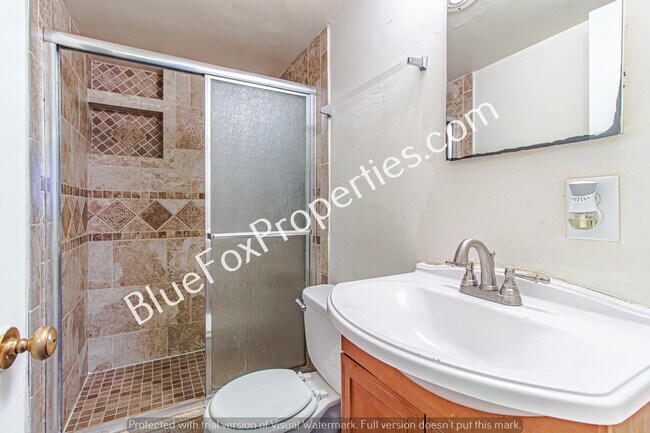 Building Photo - 4825 E 23rd St