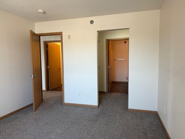 Building Photo - 4431 Calico Dr S