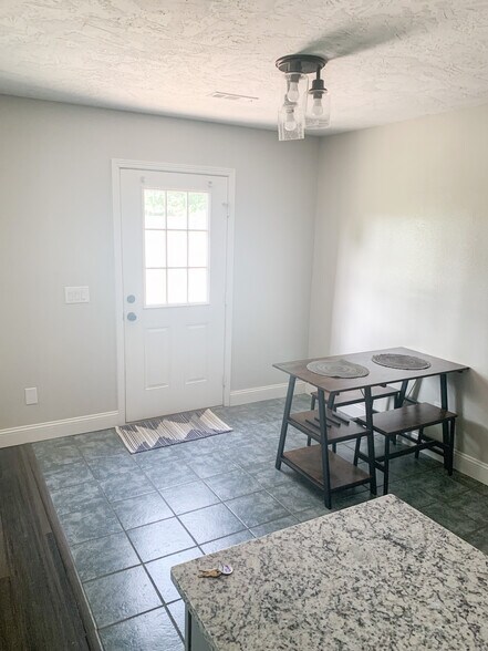 Building Photo - 145 Rainsong Dr