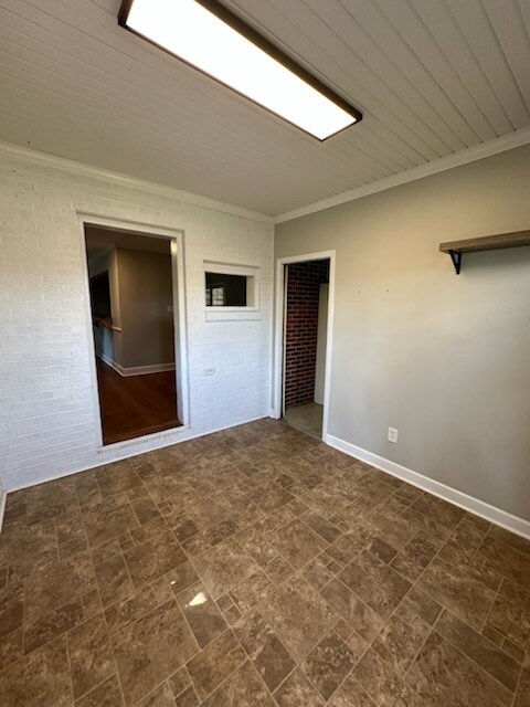 Building Photo - 102 Cornelia Dr