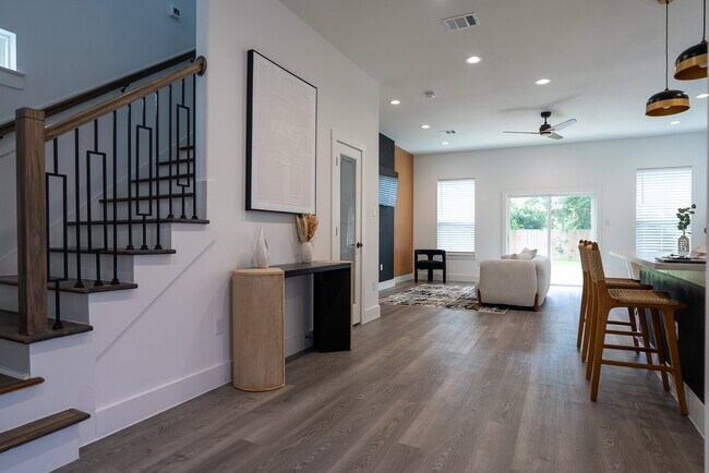 Building Photo - 3818 Lynnfield St