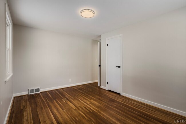 Building Photo - 63 Higby Rd