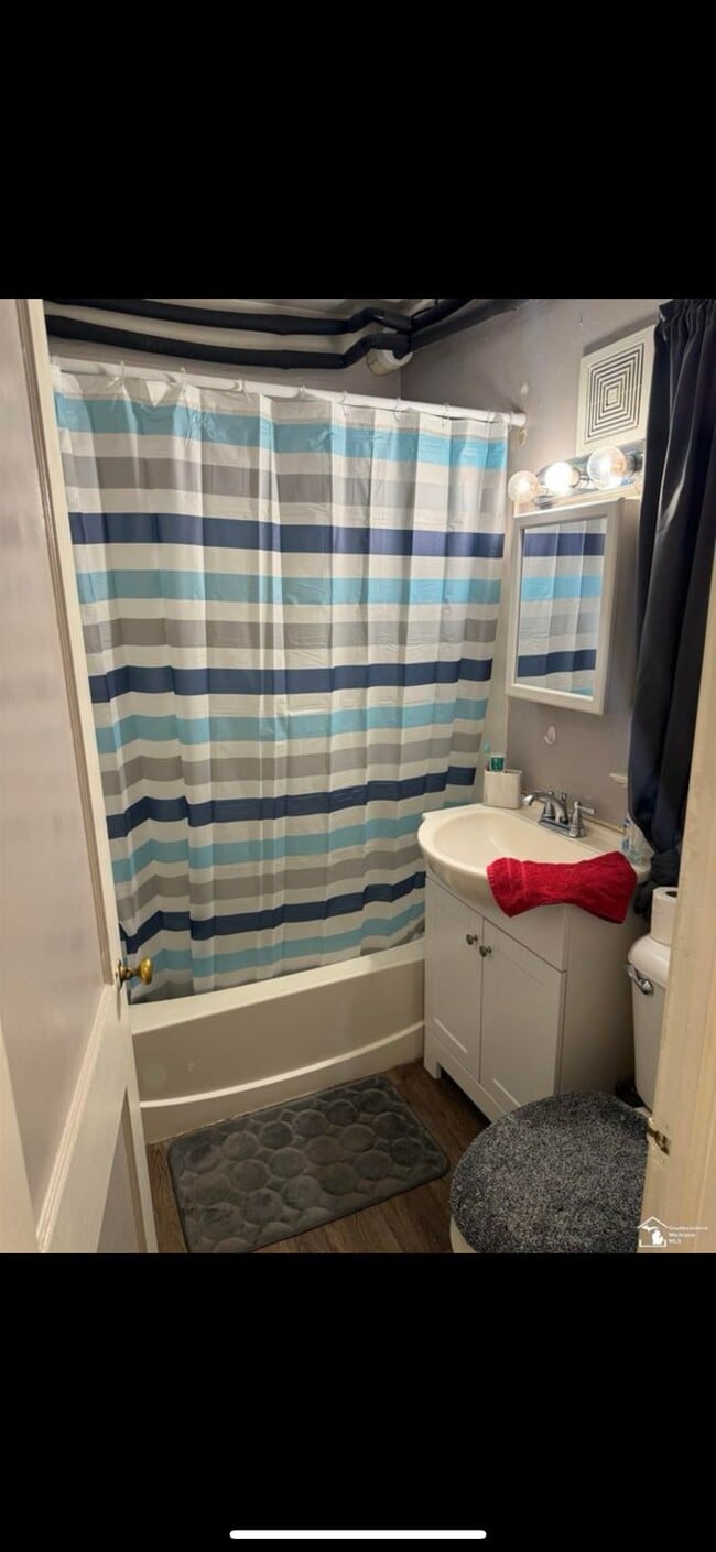 Building Photo - Lagrange St