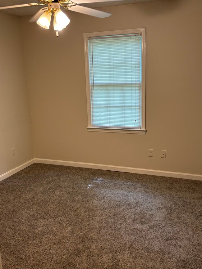 Bedroom 1 - 1925 Mayfield Rd