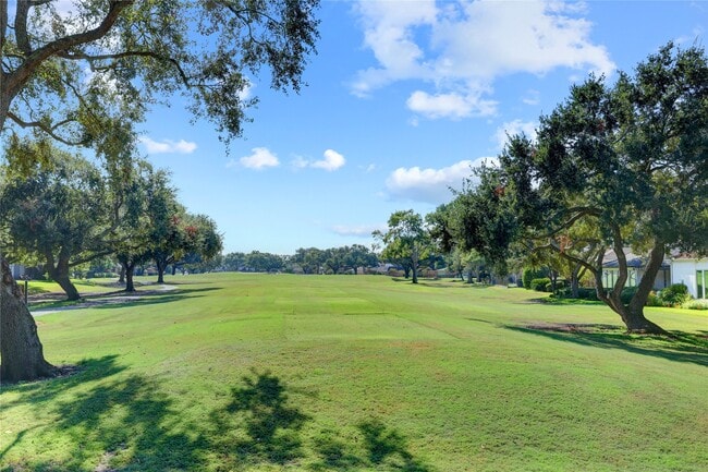 Building Photo - 15 Bendwood Dr