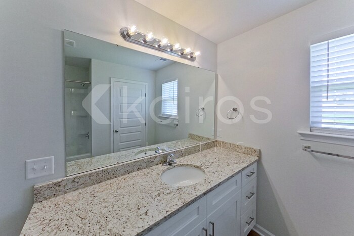 Building Photo - 204 Redwood Ct