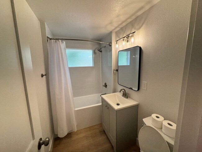 Building Photo - NEWLY REMODELED 3 Bed + Office / 2 Bath Home on Linden in Boulder – Available NOW!