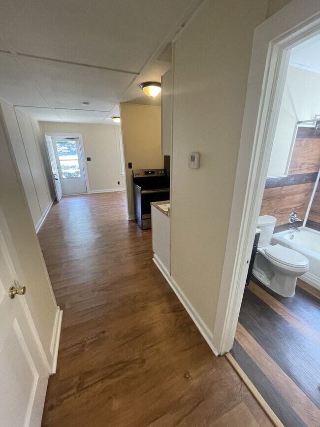 Building Photo - 1 Bedroom 1 Bathroom