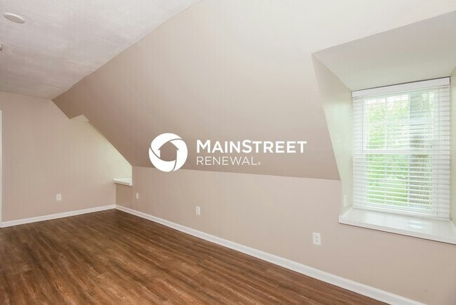 Building Photo - 4 Bedroom Pet-Friendly Home in Charlotte, NC with Main Street Renewal
