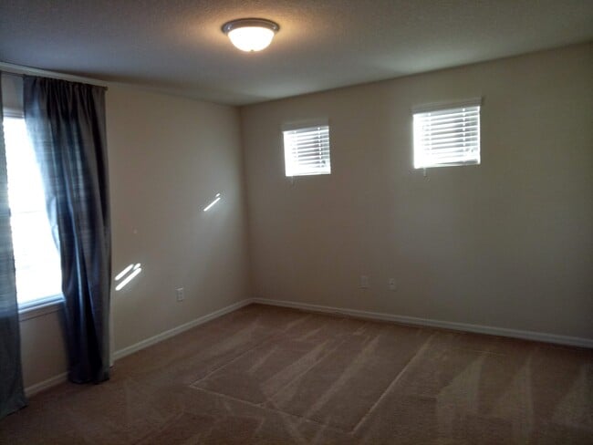 Building Photo - 4755 Chatterton Way