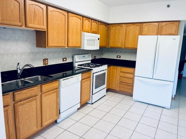 Building Photo - 927 Elderberry Cir