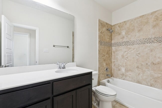Building Photo - 913 Parkside Dr