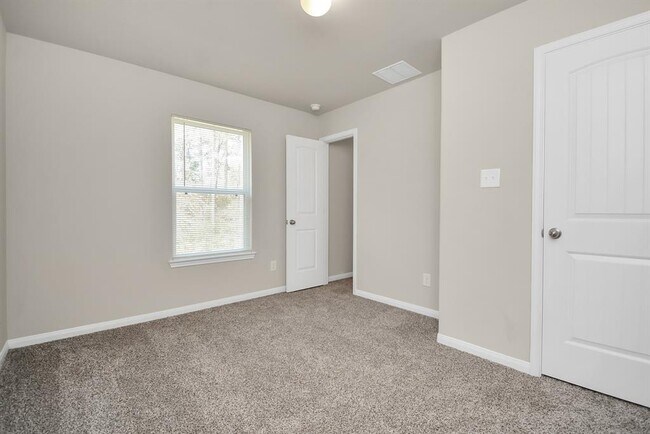 Building Photo - 2260 Raider Dr