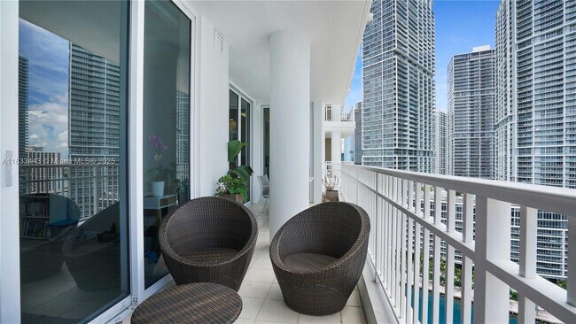 Building Photo - 801 Brickell Key Blvd