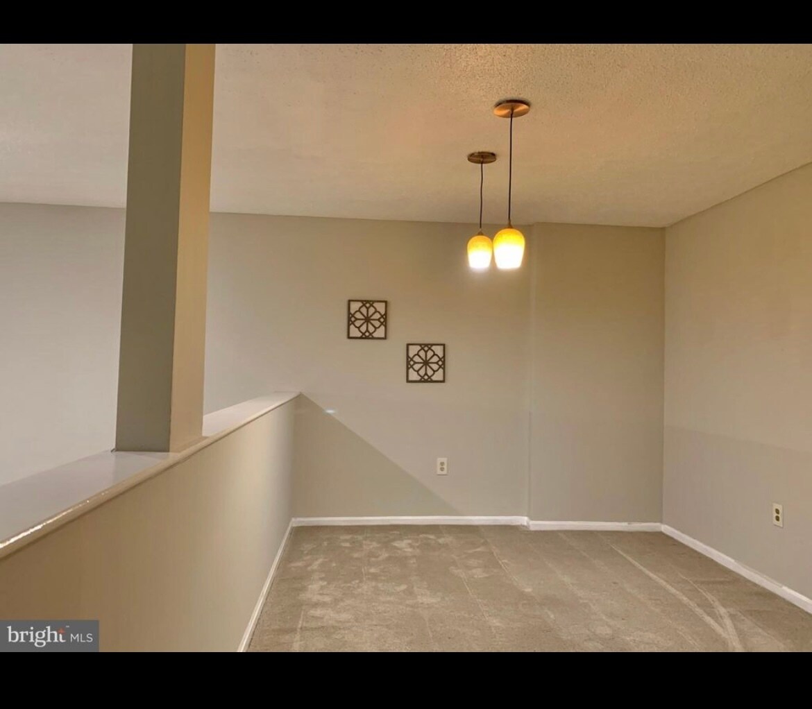Building Photo - 1040 Deer Ridge Dr