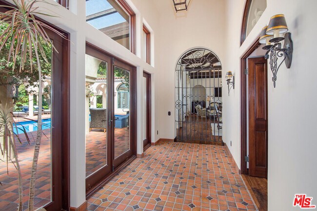 Building Photo - 31776 Broad Beach Rd