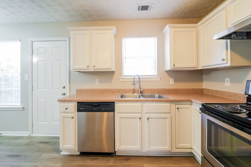 Building Photo - 5246 Kirk Dr