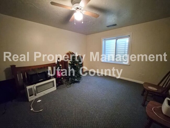 Building Photo - 22 W 400 N St