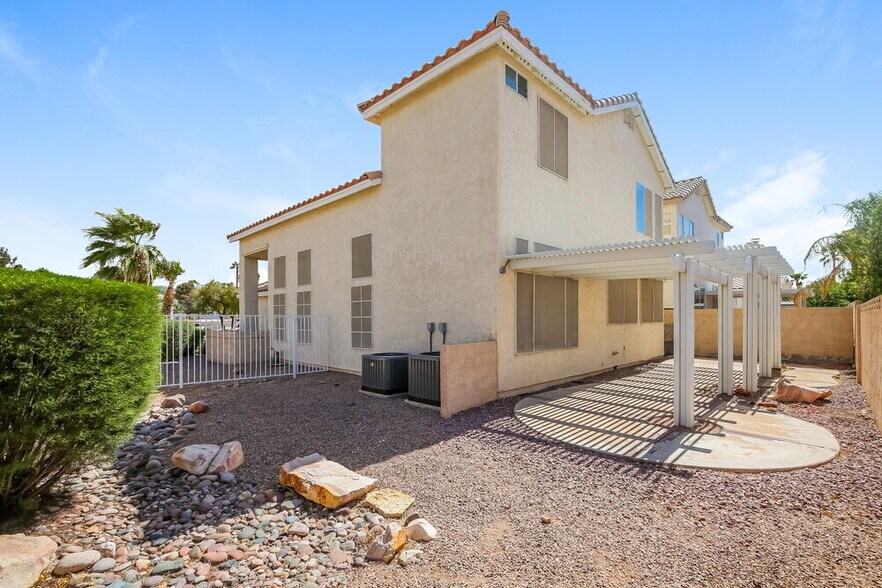 Building Photo - 1732 Blanchard Dr